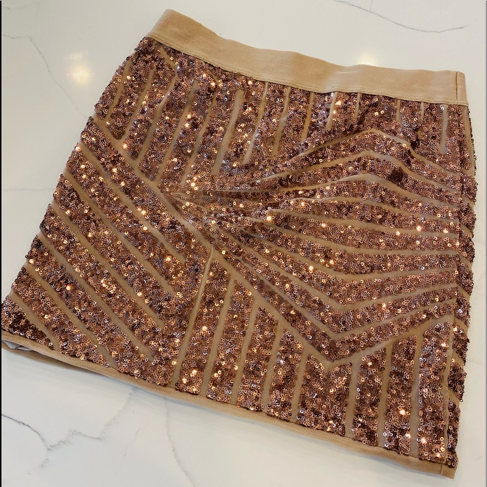 LIKE NEW BCBG Rose Gold Body Con Sequin Mini Skirt 🔥🔥🔥